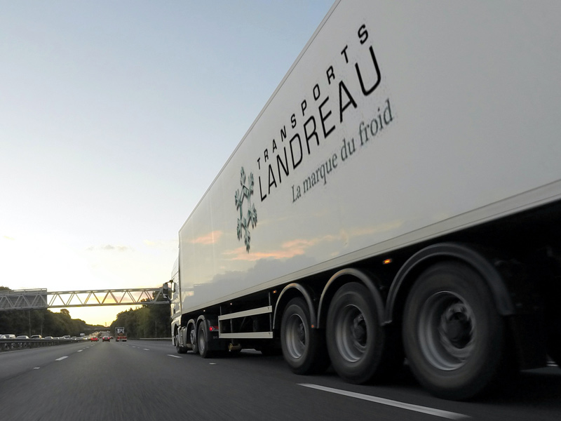Camion Transports Landreau, spécialiste du transport frigorifique